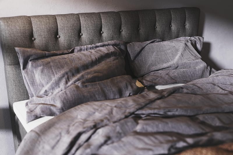 Boxy Box Bed 180x200 cm Seng med Opbevaring - Sort/Grå - Møbler - Senge - Komplet sengepakke