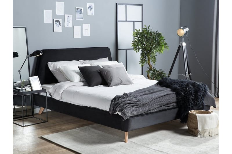 Vienne Sengeramme 180x200 cm i Stof med Sengegavl og Træben - Sort - Møbler - Senge - Sengeramme & sengestel