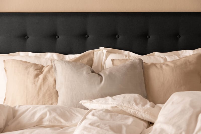 Scarlett Dybttuftet gavl 180 - Sort - Møbler - Senge - Sengetilbehør & sengegavl - Sengegavle