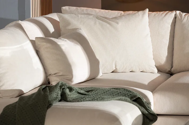 Menard 4-personers Venstrevendt Dyb L-formet Chaiselongsofa i Manchester - Beige - Møbler - Sofaer - Sofa med chaiselong - 4 personers sofa med chaiselong