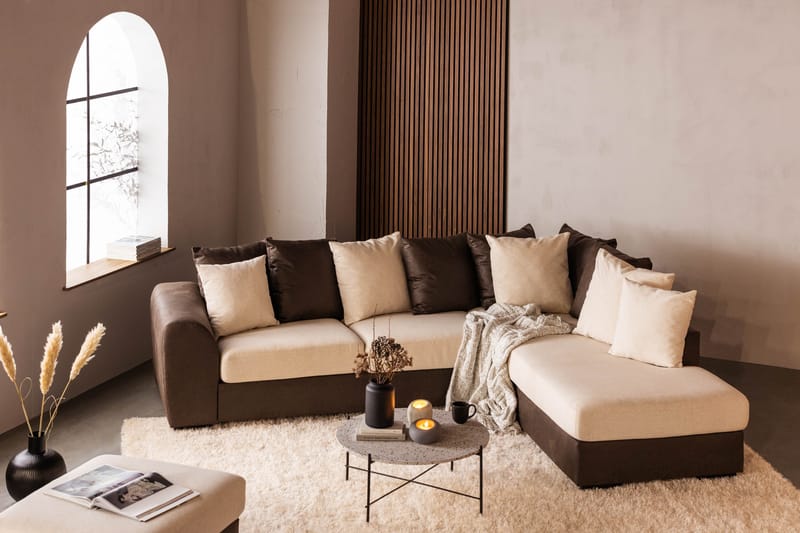 Cuba 4-personers Højrevendt L-formet Chaiselongsofa i Kunstlæder/Stof inkl. Kuvertpuder - Brun / Beige - Møbler - Sofaer - Sofa med chaiselong
