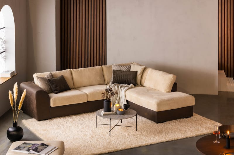 Cuba 4-personers Højrevendt L-formet Chaiselongsofa i Manchester/Kunstlæder - Brun / Beige - Møbler - Sofaer - Sofa med chaiselong