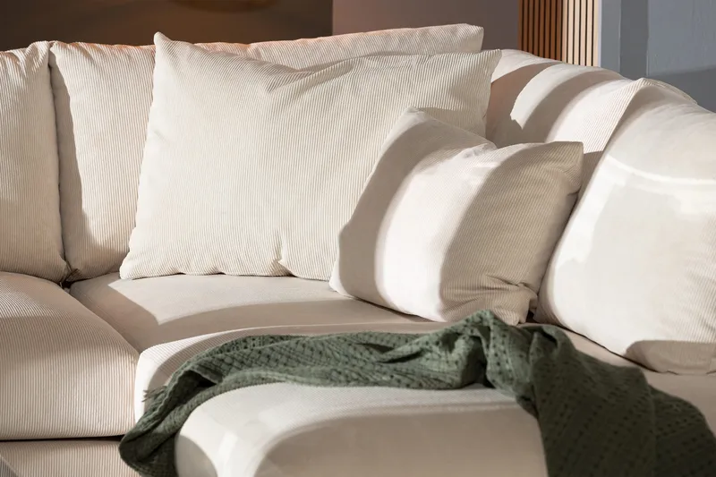 Menard 4-personers Højrevendt Dyb L-formet Chaiselongsofa i Manchester - Beige - Møbler - Sofaer - Sofa med chaiselong