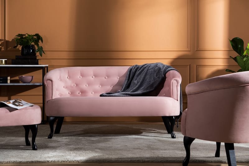 Dahlia Siss Sofa - Lys Rosa Velour - Møbler - Sofaer - Howard sofa