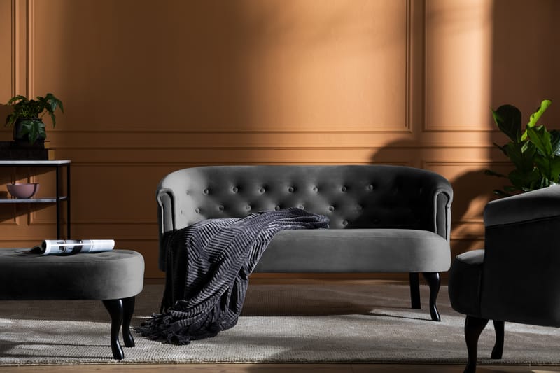 Dahlia Siss Sofa Velour - Mørkegrå - Møbler - Sofaer - Howard sofa