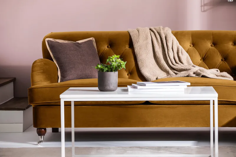 Howard Riviera 3-personers Fløjlssofa - Mørkegul - Møbler - Sofaer - Howard sofa