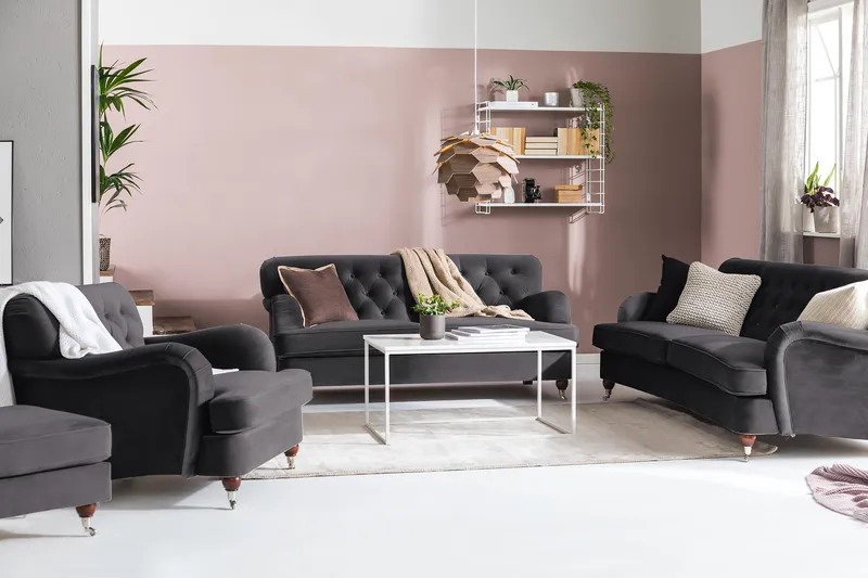 Howard Riviera 3-personers Svunget Fløjlssofa - Mørkegrå - Møbler - Sofaer - Howard sofa