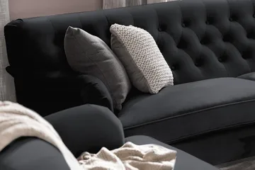 Howard Riviera 3-personers Svunget Fløjlssofa - Sort - Møbler - Sofaer - Howard sofa