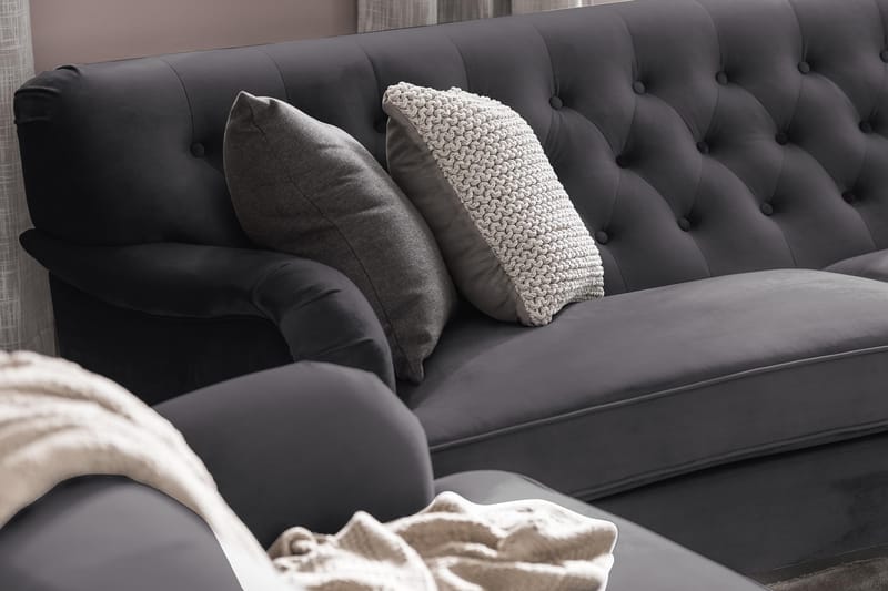 Howard Riviera 3-personers Svunget Fløjlssofa - Mørkegrå - Møbler - Sofaer - Howard sofa