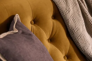 Howard Riviera 3-personers Fløjlssofa - Mørkegul - Møbler - Sofaer - Howard sofa