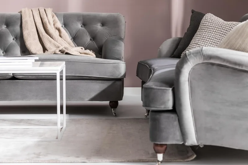 Howard Riviera 3-personers Svunget Fløjlssofa - Lysegrå - Møbler - Sofaer - Howard sofa