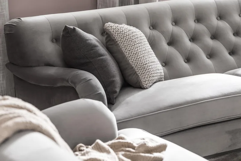 Howard Riviera 3-personers Svunget Fløjlssofa - Lysegrå - Møbler - Sofaer - Howard sofa