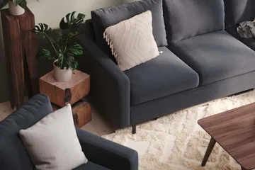 Peppe Sofagruppe 3-personers Sofa + Lænestol + Fodskammel i Stof - Mørkegrå - Møbler - Sofaer - Sofagrupper