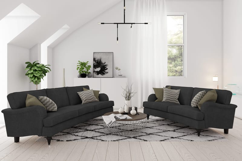 Howard Classic Sofagruppe 2-personers Svunget Sofa + Lænestol + Fodskammel i Stof - Mørkegrå - Møbler - Sofaer - Sofagrupper - Chesterfield sofagruppe