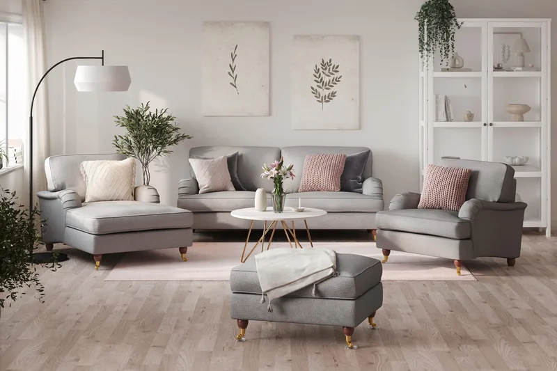 Howard Lyx Sofagruppe 3-personers Sofa + Chaiselongstol + Lænestol + Fodskammel i Stof - Lysegrå - Møbler - Sofaer - Sofagrupper - Howard sofagruppe