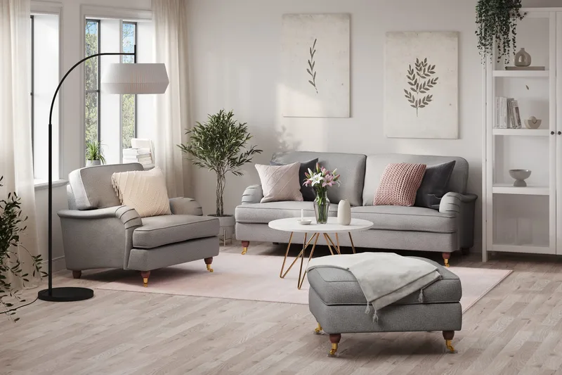 Howard Lyx Sofagruppe 3-personers Sofa + Lænestol + Fodskammel i Stof - Lysegrå - Møbler - Sofaer - Sofagrupper - Howard sofagruppe