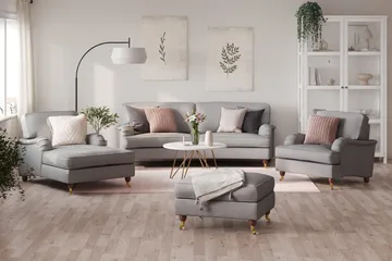Howard Lyx Sofagruppe 3-personers Svunget Sofa + Chaiselongstol + Lænestol + Fodskammel i Stof - Lysegrå - Møbler - Sofaer - Sofagrupper - Howard sofagruppe