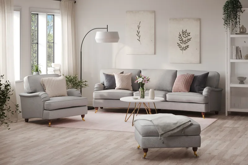 Howard Lyx Sofagruppe 4-personers Svunget Sofa + Lænestol + Fodskammel i Stof - Lysegrå - Møbler - Sofaer - Sofagrupper - Howard sofagruppe