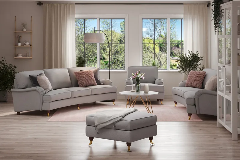 Howard Lyx Sofagruppe 4-personers + 3-personers Svunget Sofa + Lænestol + Fodskammel i Stof - Lysegrå - Møbler - Sofaer - Sofagrupper - Howard sofagruppe