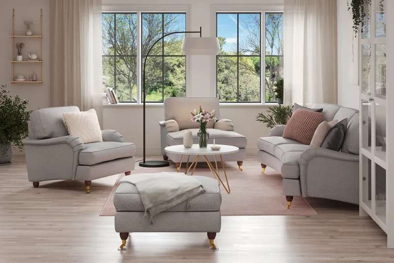 Howard Lyx Sofagruppe 4-personers Svunget Sofa + Chaiselongstol + Lænestol + Fodskammel i Stof - Lysegrå - Møbler - Sofaer - Sofagrupper - Howard sofagruppe