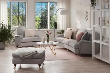 Howard Lyx Sofagruppe 4-personers Svunget Sofa + Lænestol + Fodskammel i Stof - Lysegrå - Møbler - Sofaer - Sofagrupper - Howard sofagruppe