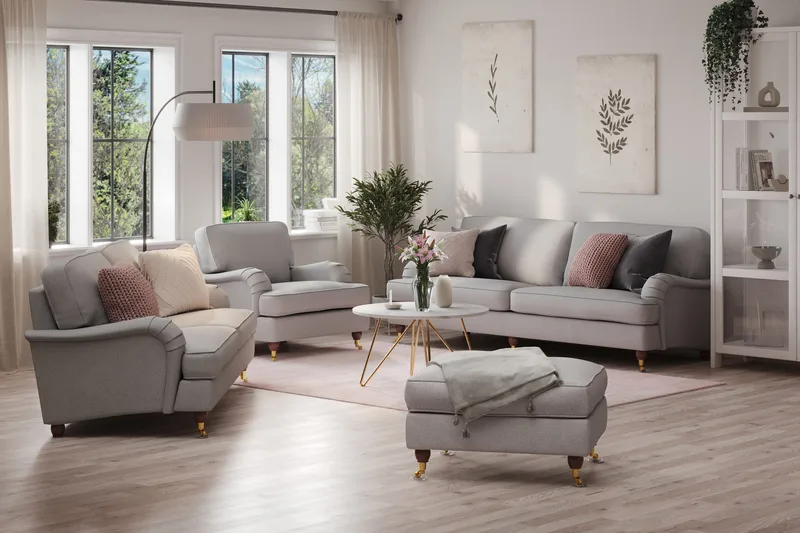 Howard Lyx Sofagruppe 4-personers + 3-personers Sofa + Lænestol + Fodskammel i Stof - Lysegrå - Møbler - Sofaer - Sofagrupper - Howard sofagruppe