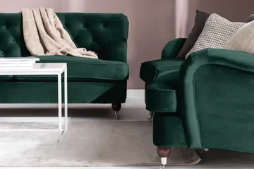 Howard Riviera Sofagruppe Svunget 3-personers + 2-personers Sofa + Lænestol + Fodskammel i Fløjl - Grøn - Møbler - Sofaer - Sofagrupper - Howard sofagruppe