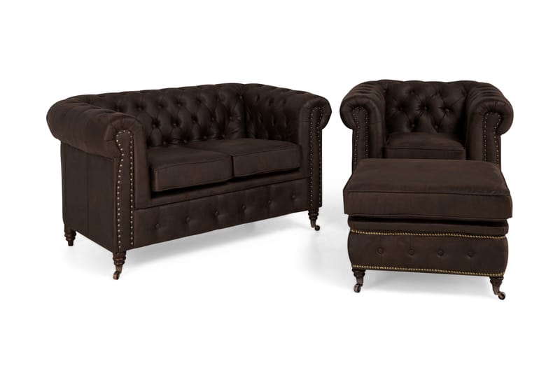 Chesterfield Deluxe Sofagruppe 2-pers+Lænestol+Puf - Mørkebrun - Howard sofagruppe