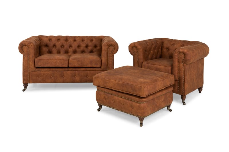Chesterfield Deluxe Sofagruppe 2-pers+Lænestol+Puf - Cognac - Howard sofagruppe
