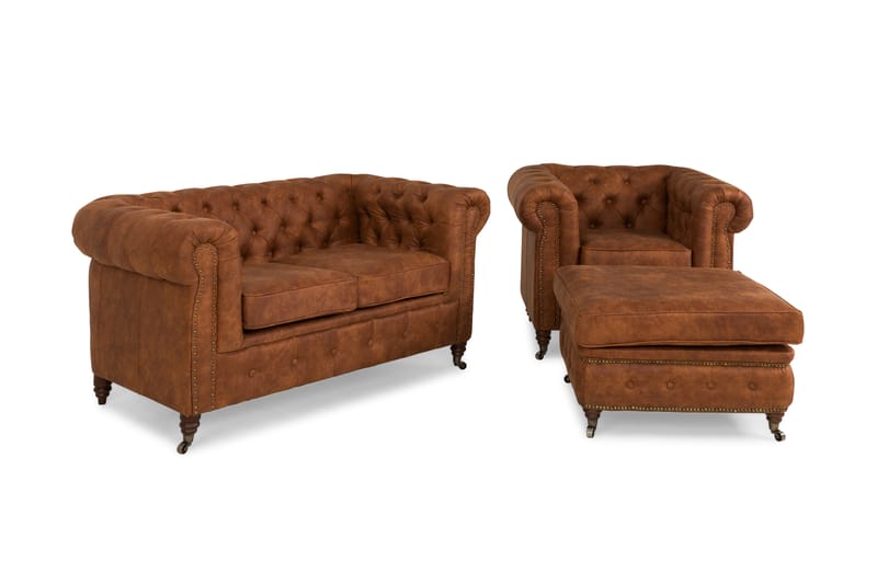 Chesterfield Deluxe Sofagruppe 2-pers+Lænestol+Puf - Cognac - Howard sofagruppe