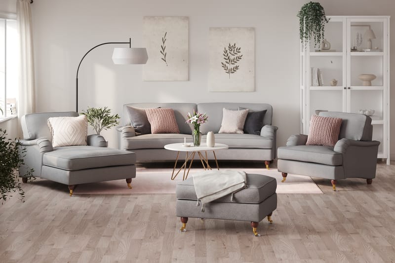 Howard Lyx Sofagruppe 3-personers Svunget Sofa + Chaiselongstol + Lænestol + Fodskammel i Stof - Lysegrå - Møbler - Sofaer - Sofagrupper - Howard sofagruppe