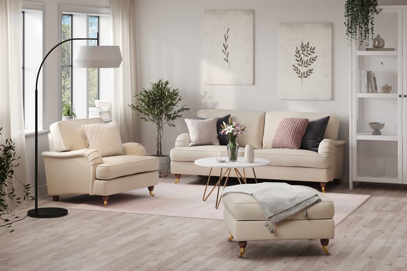 Howard Lyx Sofagruppe 3-personers Sofa + Lænestol + Fodskammel i Stof - Beige - Møbler - Sofaer - Sofagrupper - Howard sofagruppe