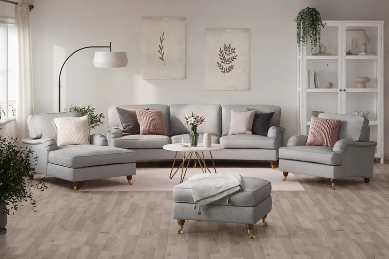 Howard Lyx Sofagruppe 4-personers Svunget Sofa + Chaiselongstol + Lænestol + Fodskammel i Stof - Lysegrå - Møbler - Sofaer - Sofagrupper - Howard sofagruppe