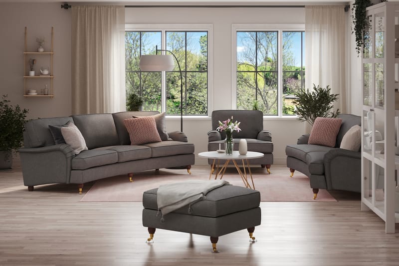 Howard Lyx Sofagruppe 4-personers + 3-personers Svunget Sofa + Lænestol + Fodskammel i Stof - Mørkegrå - Møbler - Sofaer - Sofagrupper - Howard sofagruppe