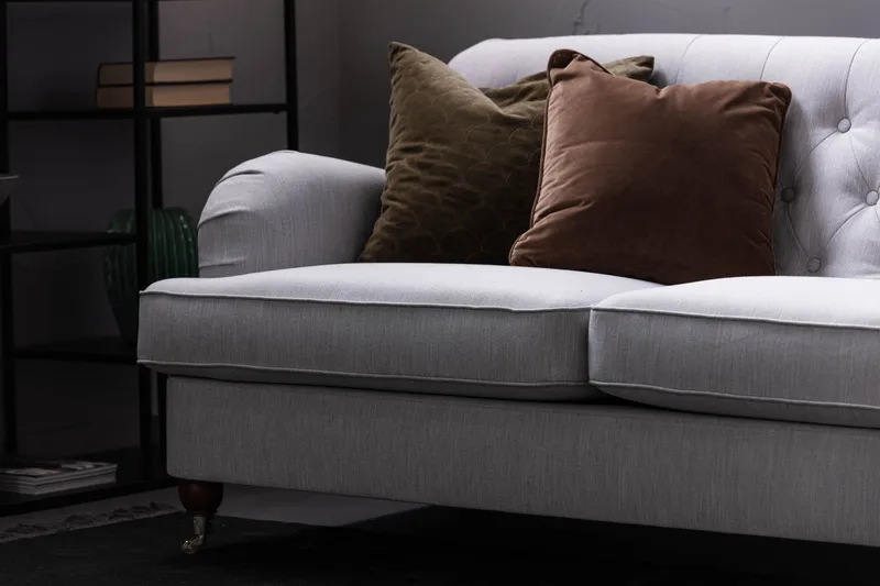 Howard Riviera Sofaarrangement Buet 3-personers + 2-personers Sofa + Lænestol + Fodskammel i Stof - Grå - Møbler - Sofaer - Sofagrupper - Howard sofagruppe