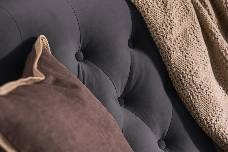 Howard Riviera Sofagruppe 3-personers + 2-personers Sofa + Lænestol + Fodskammel i Fløjl - Mørkegrå - Møbler - Sofaer - Sofagrupper - Howard sofagruppe