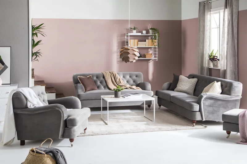 Howard Riviera Sofagruppe 3-personers + 2-personers Sofa + Lænestol + Fodskammel i Fløjl - Lysegrå - Møbler - Sofaer - Sofagrupper - Howard sofagruppe