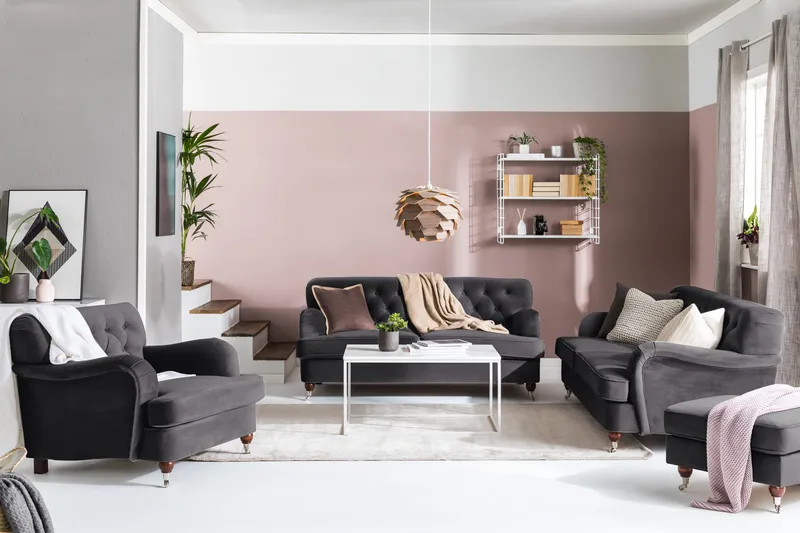 Howard Riviera Sofagruppe 3-personers + 2-personers Sofa + Lænestol + Fodskammel i Fløjl - Mørkegrå - Møbler - Sofaer - Sofagrupper - Howard sofagruppe