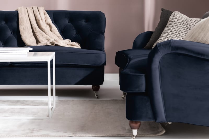 Howard Riviera Sofagruppe Svunget 3-personers + 2-personers Sofa + Lænestol + Fodskammel i Fløjl - Blå - Møbler - Sofaer - Sofagrupper - Howard sofagruppe