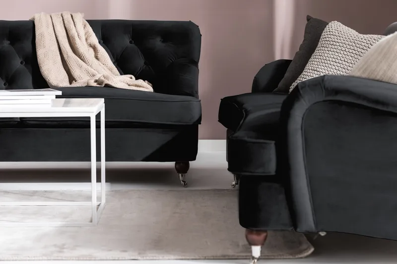 Howard Riviera Sofagruppe Svunget 3-personers + 2-personers Sofa + Lænestol + Fodskammel i Fløjl - Sort - Møbler - Sofaer - Sofagrupper - Howard sofagruppe