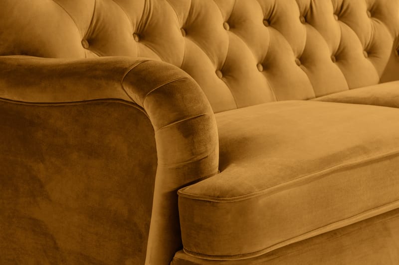 Howard Riviera Sofagruppe Svunget 3-personers + 2-personers Sofa + Lænestol + Fodskammel i Fløjl - Mørkegul - Møbler - Sofaer - Sofagrupper - Howard sofagruppe