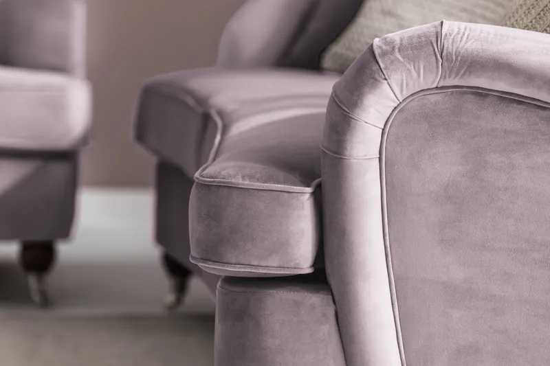 Howard Riviera Sofagruppe Svunget 3-personers + 2-personers Sofa + Lænestol + Fodskammel i Fløjl - Lilla - Møbler - Sofaer - Sofagrupper - Howard sofagruppe