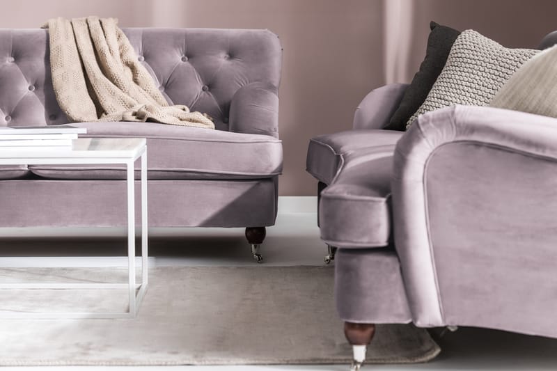 Howard Riviera Sofagruppe Svunget 3-personers + 2-personers Sofa + Lænestol + Fodskammel i Fløjl - Lilla - Møbler - Sofaer - Sofagrupper - Howard sofagruppe
