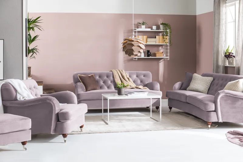 Howard Riviera Sofagruppe Svunget 3-personers + 2-personers Sofa + Lænestol + Fodskammel i Fløjl - Lilla - Møbler - Sofaer - Sofagrupper - Howard sofagruppe