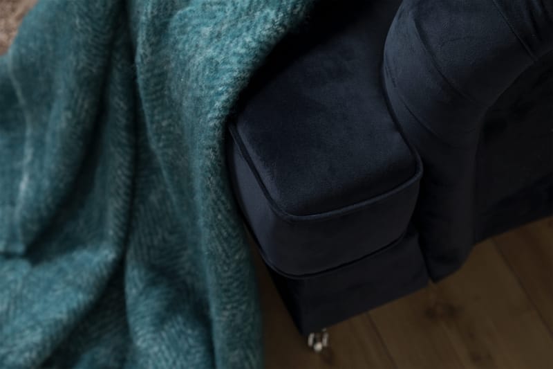 Howard-sofa uden divan og chaiselong Bloomington Howard Classic fløjlsofa 3,5-personers Vera 4, Blå velour - Møbler - Sofaer - 3 personers sofa