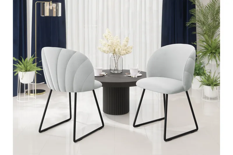 Akitomo Spisestuestol - Lysegrå - Møbler - Stole & lænestole - Spisebordsstole & køkkenstole