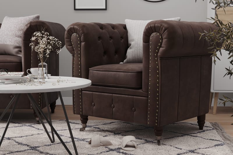 Chesterfield Deluxe Lænestol med Puf - Vintage Mørkebrun - Møbler - Stole & lænestole - Lænestole - Læderstol