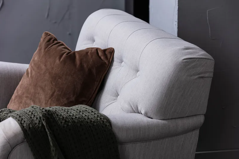 Howard Riviera Lænestol med Fodskammel - Linnegrå - Møbler - Stole & lænestole - Lænestole - Howard lænestol