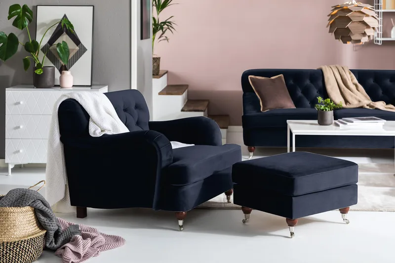 Howard Riviera Lænestol med Fodskammel - Midnatsblå - Møbler - Stole & lænestole - Lænestole - Howard lænestol