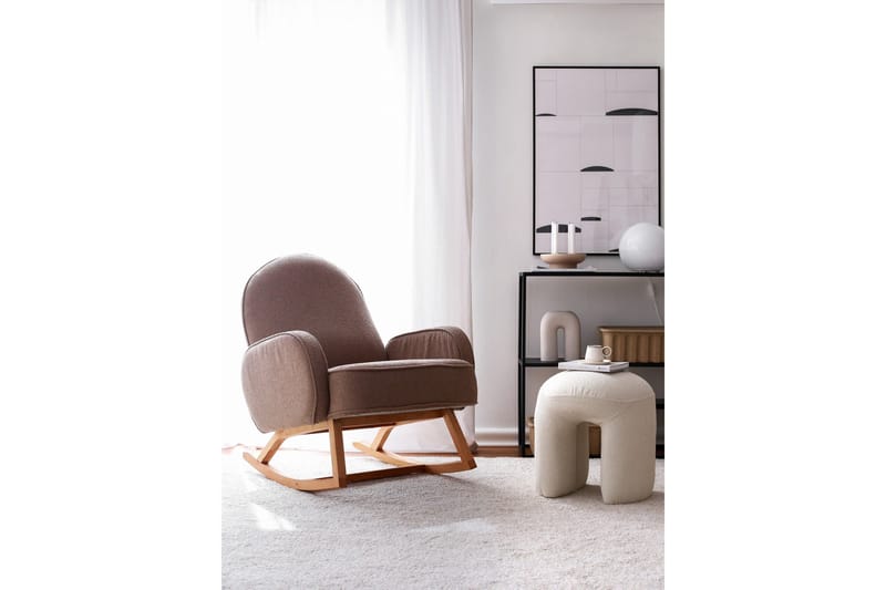 Yoko Lænestol, Brun